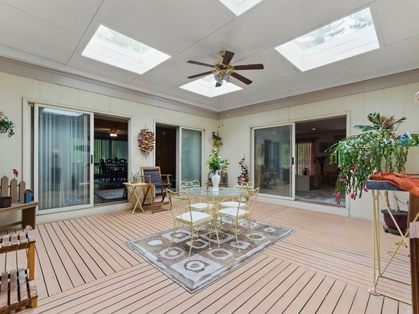 709 Walnut Plain Rd, Rochester MA 02770