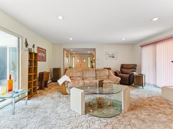 709 Walnut Plain Rd, Rochester MA 02770
