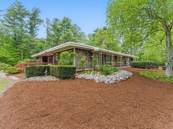 709 Walnut Plain Rd, Rochester MA 02770