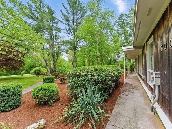 709 Walnut Plain Rd, Rochester MA 02770