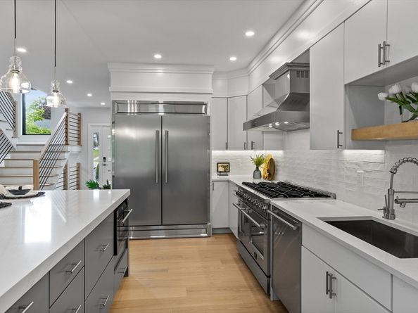 29 Hancock St, Bedford MA 01730