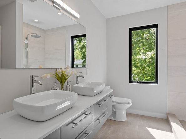 29 Hancock St, Bedford MA 01730