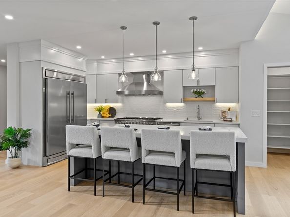 29 Hancock St, Bedford MA 01730