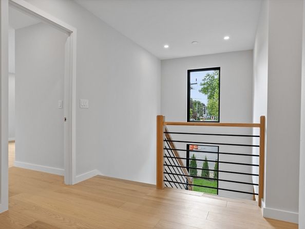 29 Hancock St, Bedford MA 01730