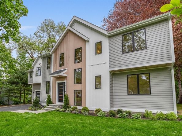 29 Hancock St, Bedford MA 01730