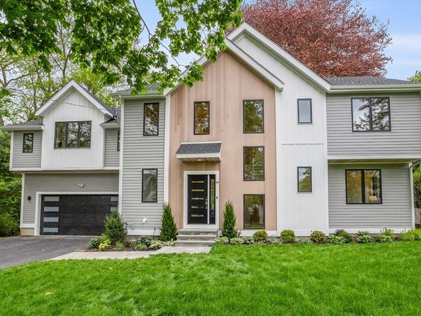 29 Hancock St, Bedford MA 01730