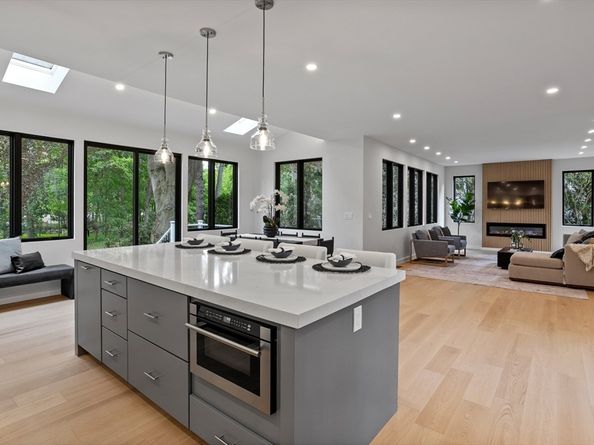 29 Hancock St, Bedford MA 01730
