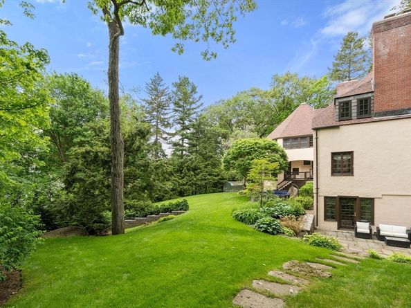 85 Gate House Rd, Newton MA 02467