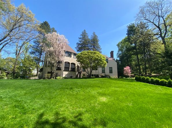 85 Gate House Rd, Newton MA 02467