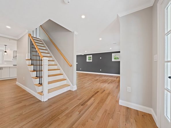 10 Mccue Circle, Abington MA 02351