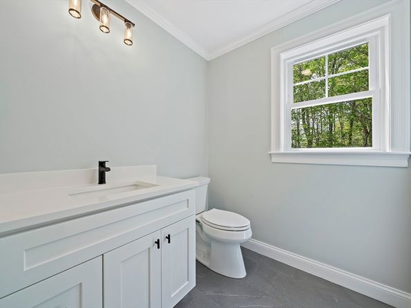 10 Mccue Circle, Abington MA 02351
