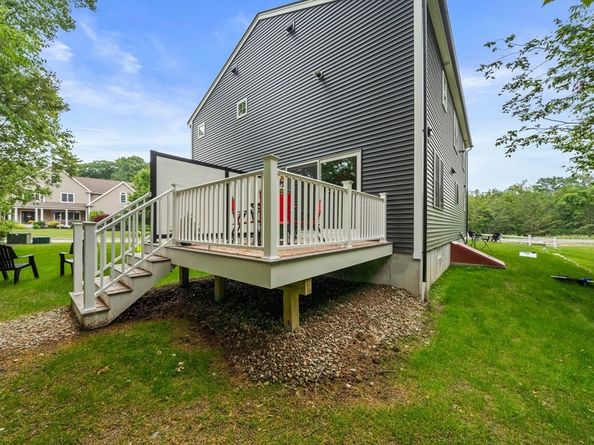 10 Mccue Circle, Abington MA 02351
