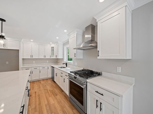 10 Mccue Circle, Abington MA 02351