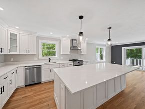 10 Mccue Circle, Abington MA 02351
