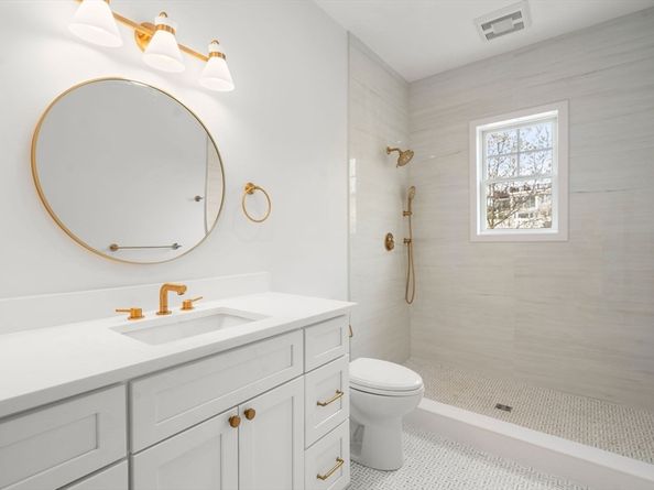 220 Atlantic St, Gloucester MA 01930