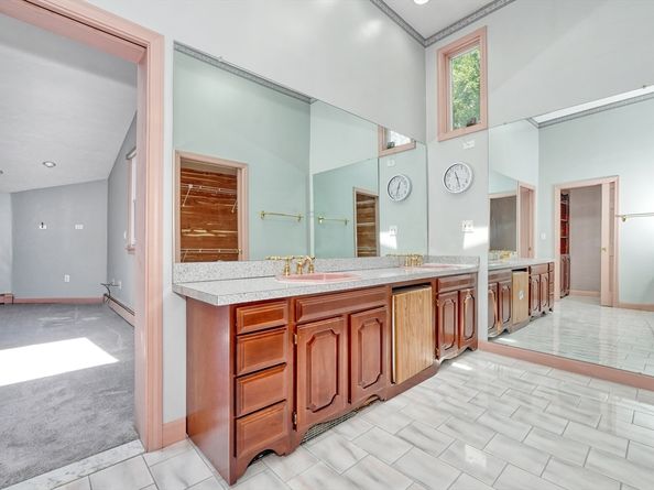 4 Aricia Ln, Winchester MA 01890