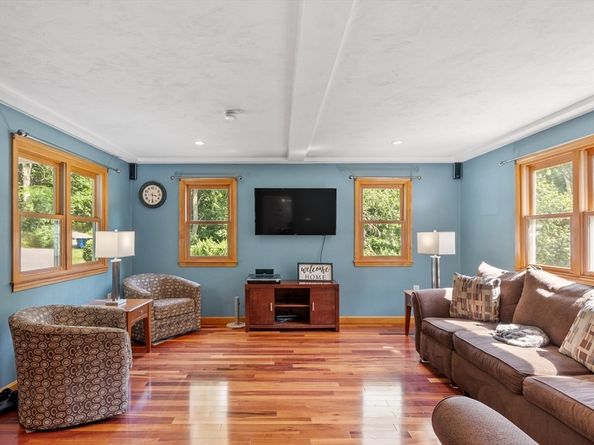 65 Martin Road, Tewksbury MA 01876