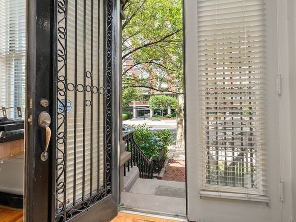 341 Beacon 2F, Boston MA 02116