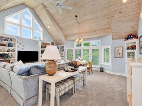 8 Barn Ln, Gloucester MA 01930