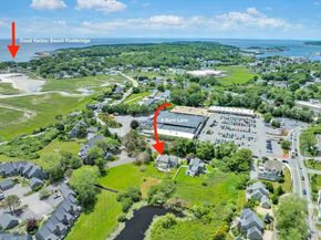 8 Barn Ln, Gloucester MA 01930