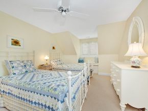 8 Barn Ln, Gloucester MA 01930