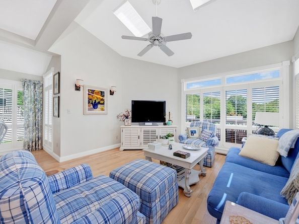 8 Barn Ln, Gloucester MA 01930