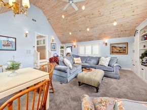 8 Barn Ln, Gloucester MA 01930