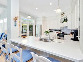 8 Barn Ln, Gloucester MA 01930