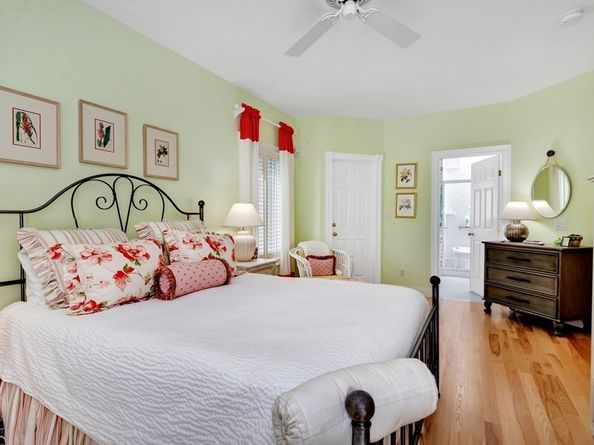 8 Barn Ln, Gloucester MA 01930