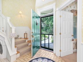8 Barn Ln, Gloucester MA 01930