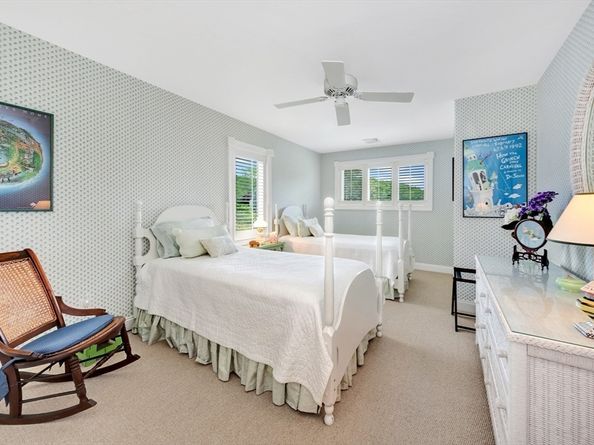 8 Barn Ln, Gloucester MA 01930
