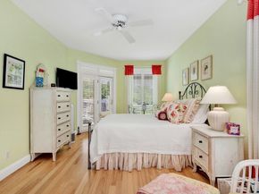 8 Barn Ln, Gloucester MA 01930