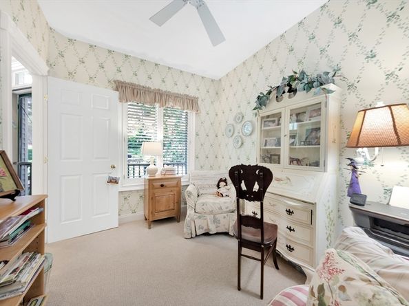 8 Barn Ln, Gloucester MA 01930