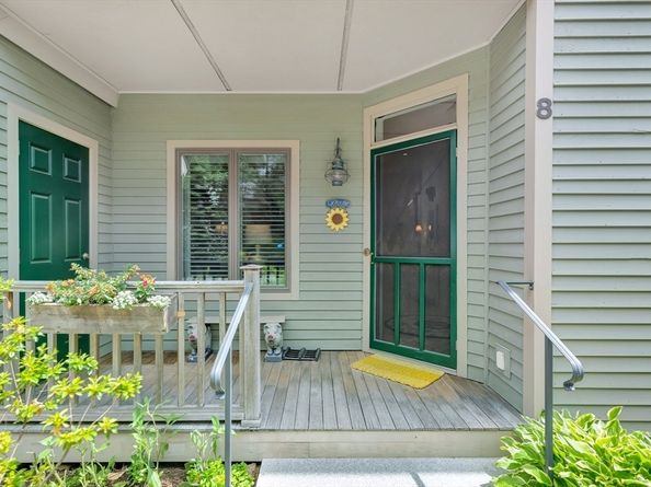 8 Barn Ln, Gloucester MA 01930