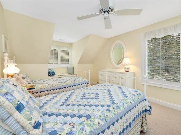 8 Barn Ln, Gloucester MA 01930