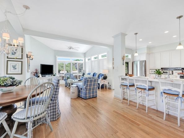 8 Barn Ln, Gloucester MA 01930