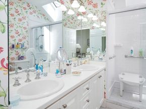 8 Barn Ln, Gloucester MA 01930