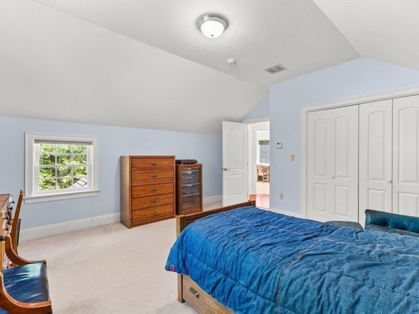 4 Furlong Cir, Lakeville MA 02347