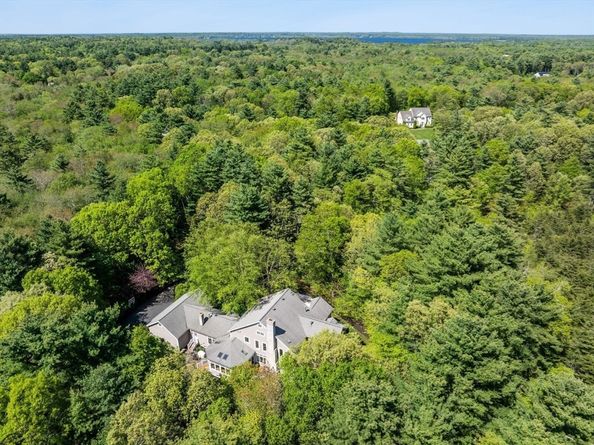 4 Furlong Cir, Lakeville MA 02347
