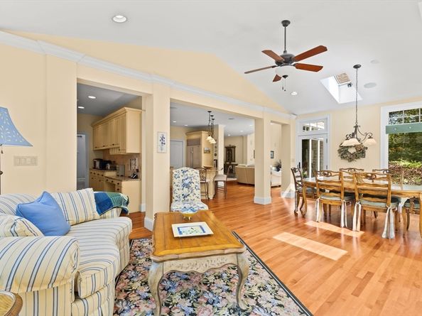 4 Furlong Cir, Lakeville MA 02347