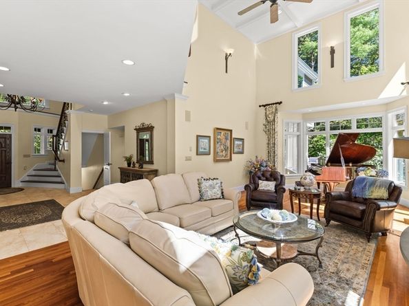 4 Furlong Cir, Lakeville MA 02347