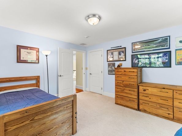 4 Furlong Cir, Lakeville MA 02347