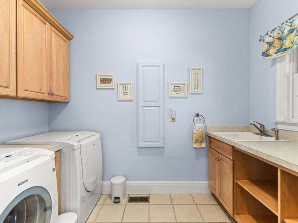 4 Furlong Cir, Lakeville MA 02347