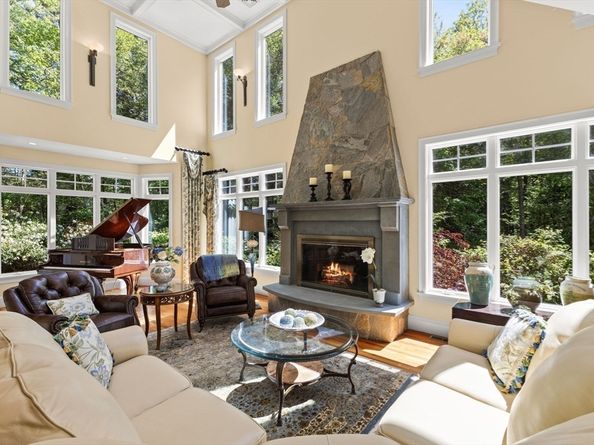 4 Furlong Cir, Lakeville MA 02347