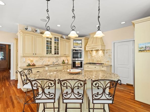 4 Furlong Cir, Lakeville MA 02347