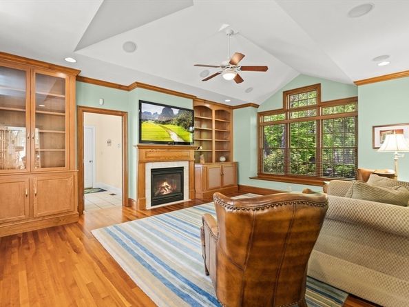 4 Furlong Cir, Lakeville MA 02347