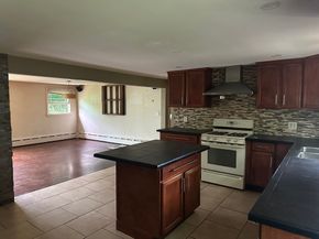12 Crown St, Spencer MA 01562