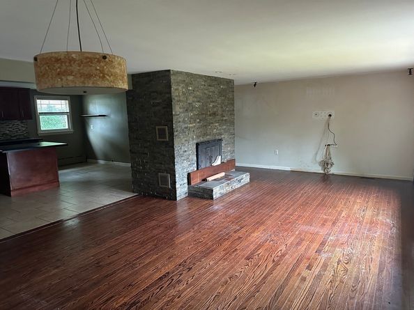 12 Crown St, Spencer MA 01562