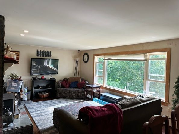 12 Crown St, Spencer MA 01562