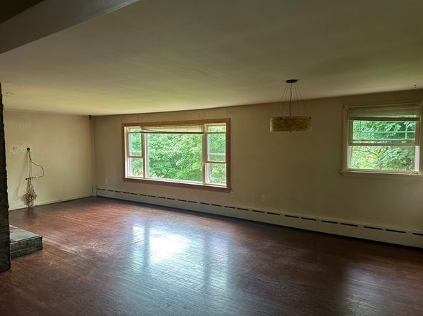 12 Crown St, Spencer MA 01562
